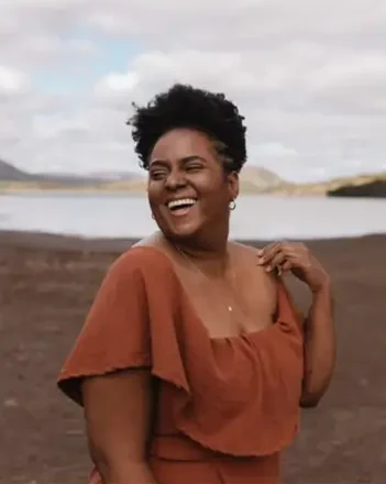 Ensaio fotografado por Larissa Assis, como aparece no site