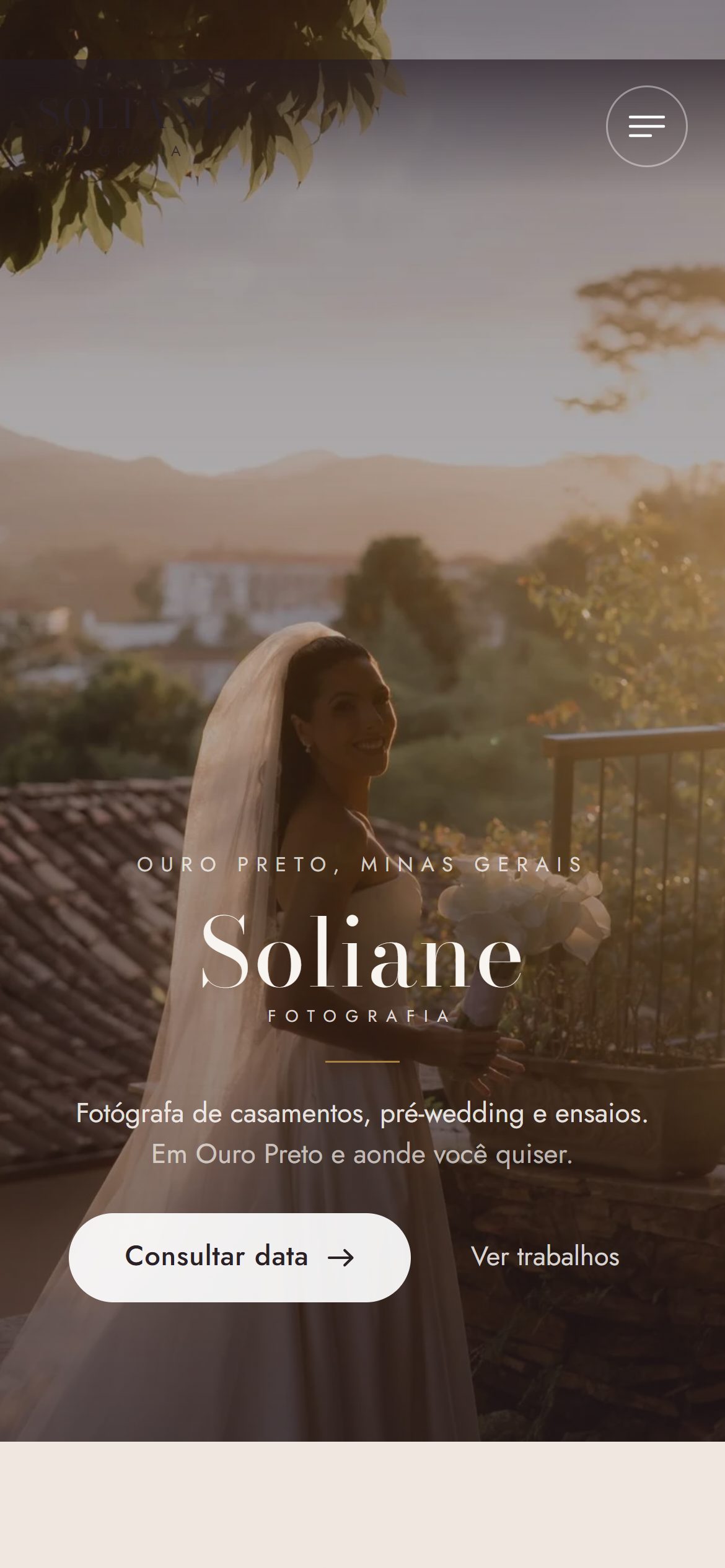 Site de Soliane Fotografia aberto em um celular